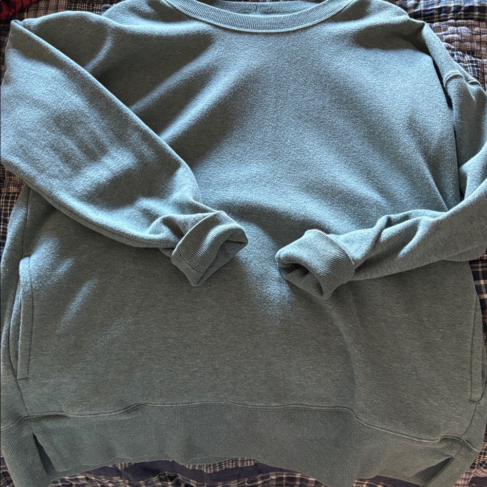 Green Sweater - Picture 5 of 7